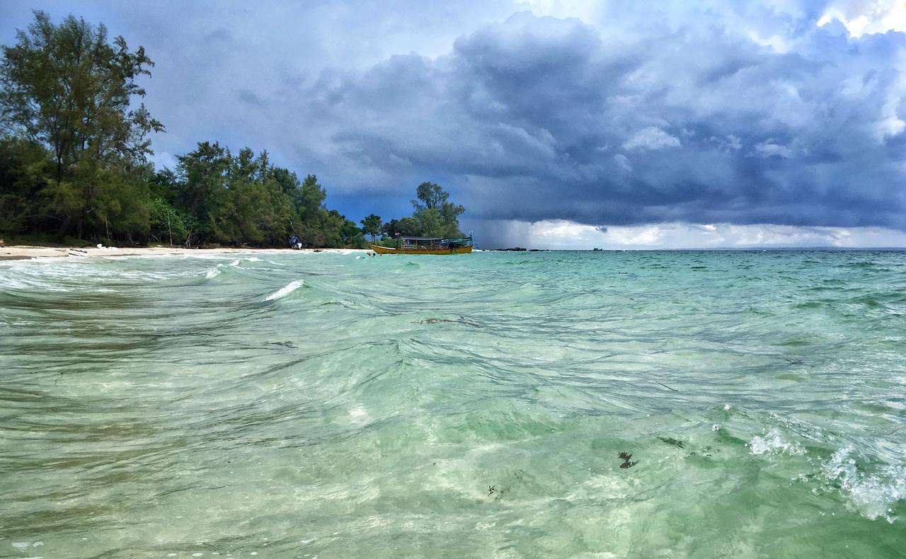 Suns Of Beaches Hostel Koh Rong Buitenkant foto