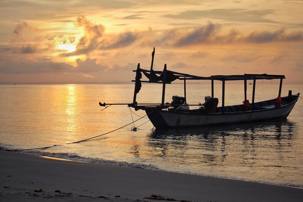 Suns Of Beaches Hostel Koh Rong Buitenkant foto